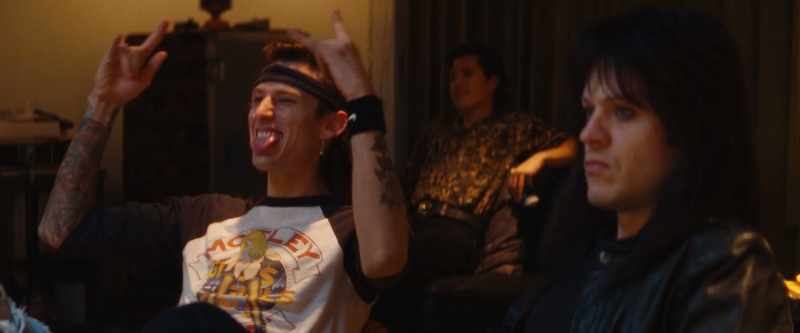 �� Now, I used to call her Cindy She changed her name to Sin... ♪
