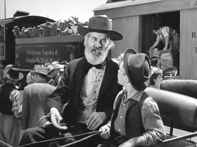 Now you keep your eyes open Johnny. - Sure will Grandpa