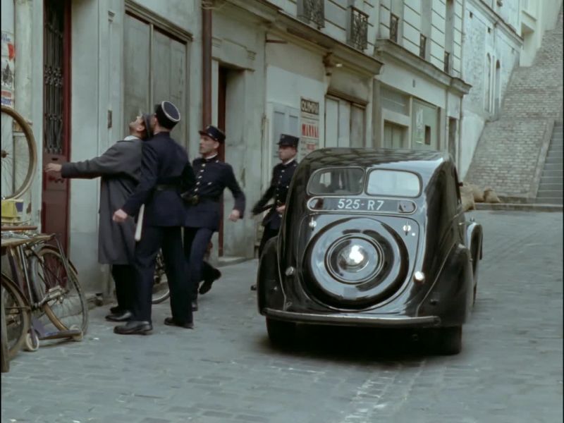 [Officer] Oui, Inspector