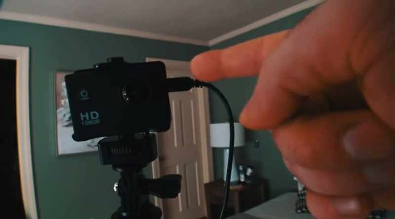 Og der kommer et kabel ud af dem