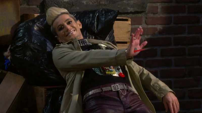 Oh, ah! He tranqed me