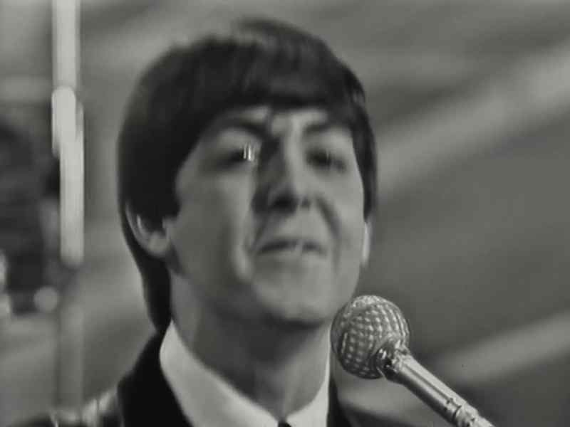 �� Oh, we danced through the night ♪