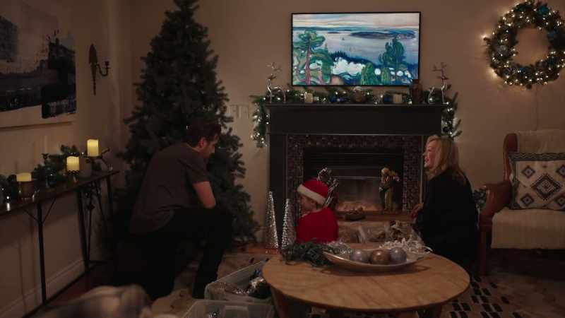 Oh, easy on the tinsel. Makes such a mess
