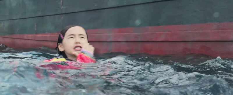 Oh, my God! Gotta get... - Stop splashing!