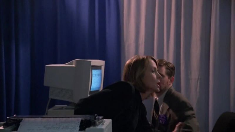 Oh, my God. Hide. - What?
