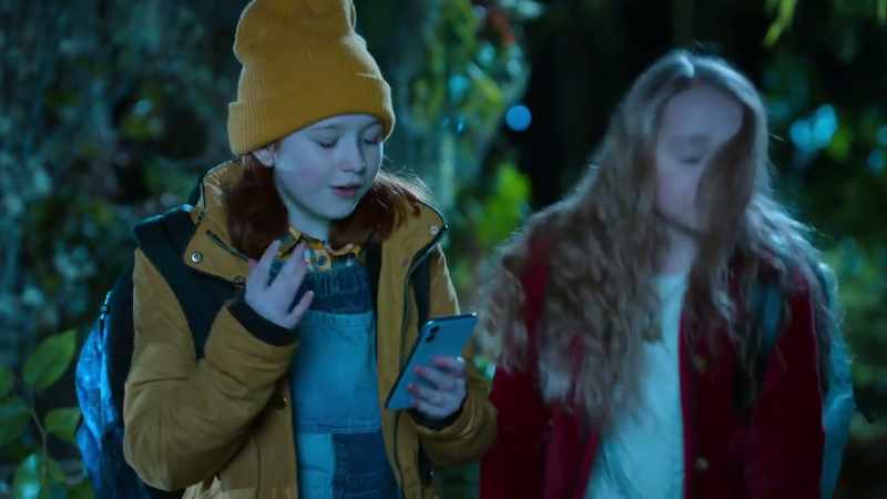 Oh my goodness. - Hey! Alright, I got a signal!