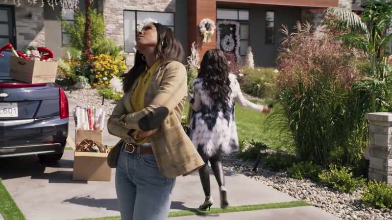 Oh, you gotta show me around! Come on, Jacquie, let's go