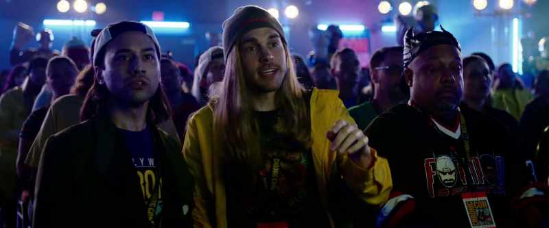 Oh, holy shit. That girl just pulled a gun on Kevin Smith