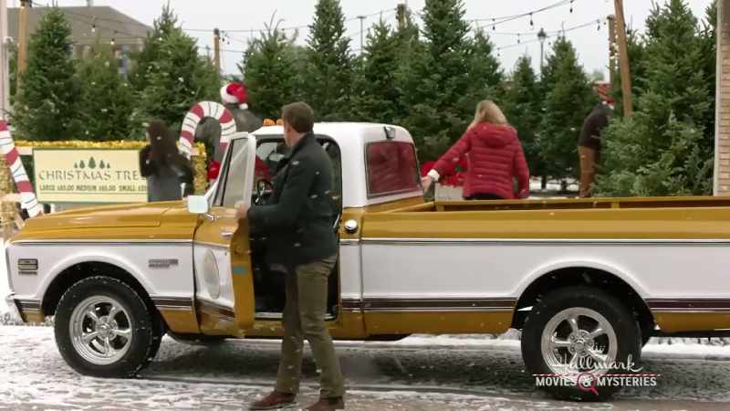 Oh, I remember this smell. - Yeah, fresh pine trees