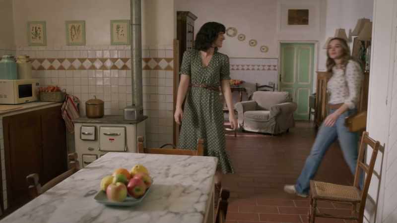Oh, this is a gorgeous kitchen. - Grazie