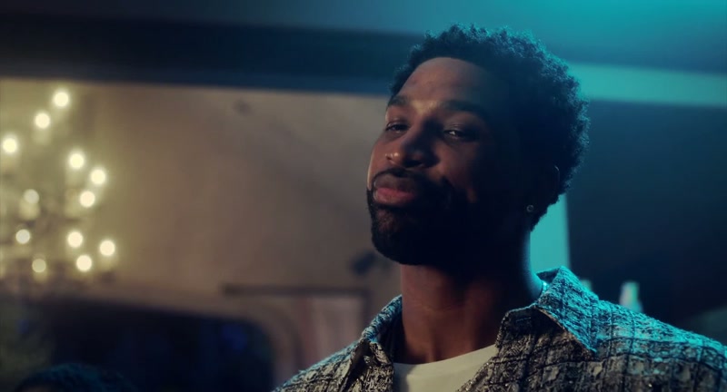 Oh, it is Tristan Thompson! Yo, but your hand big!