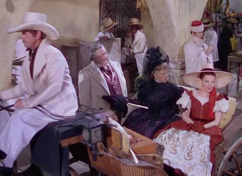 Oh, look, Aunt Inez, the sea