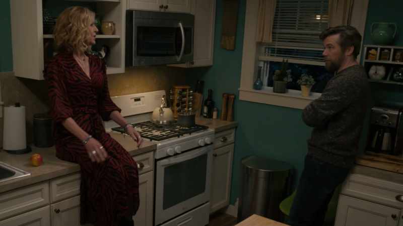Oh, you need something from me? - Yeah, I don't want Kristen to know