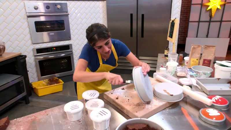 Oh, no. Look at Julia's cakes