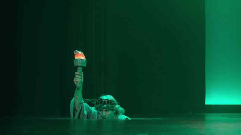 �� Oh say does that star spangled banner yet wave ♪