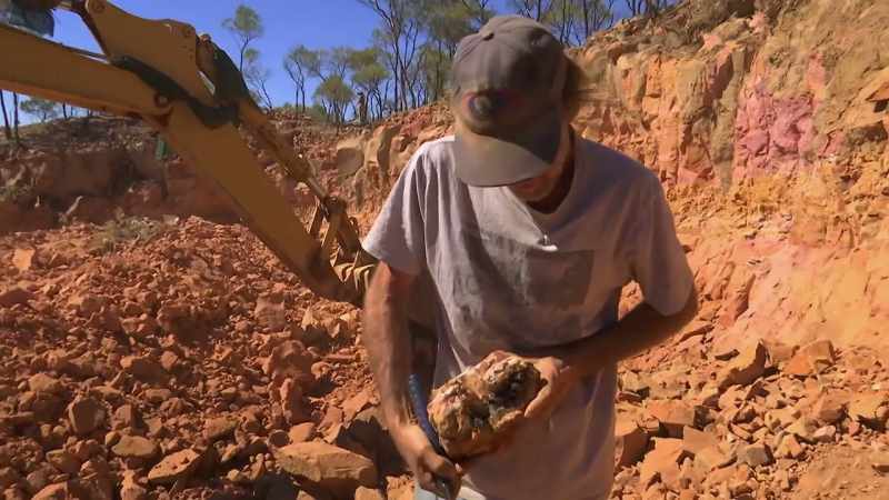 Oh, that's a boulder and you see all the potch at the bottom
