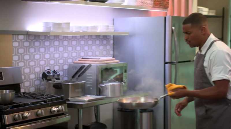 Oh, yeah. Look at this. -(sizzling)