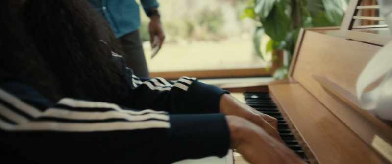 Oh! You got me a piano! -[claps]
