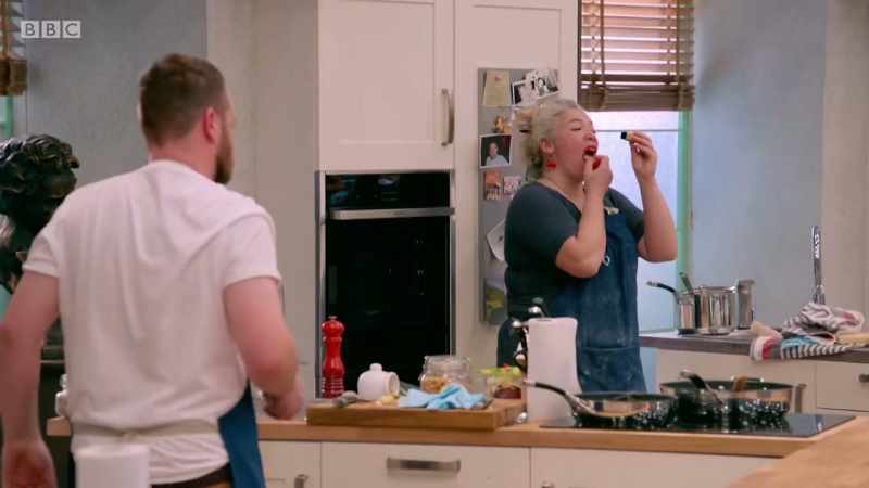 OK, that's it, cooks! Time is up!