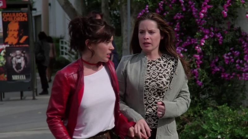 Okay, this is the street. Right or left? - Good question