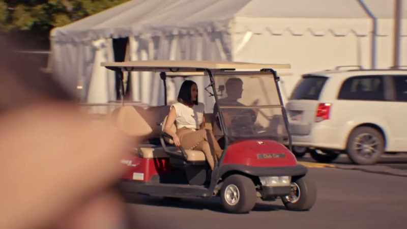 Okay, judges are arriving on set