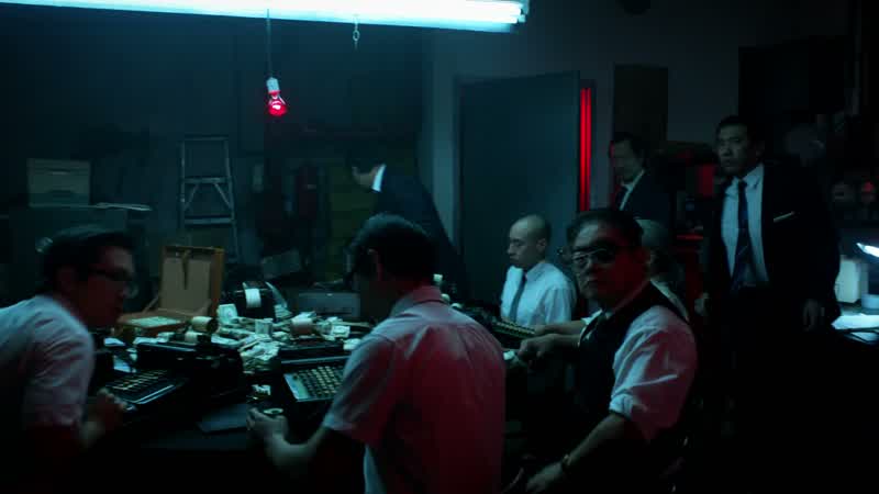 Okay. Not good. GORDON: GCPD! Drop your weapons now! - Gordon... - Yeah, run!