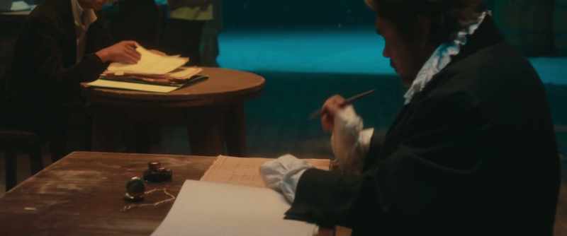 Old Fezziwig laid down his pen