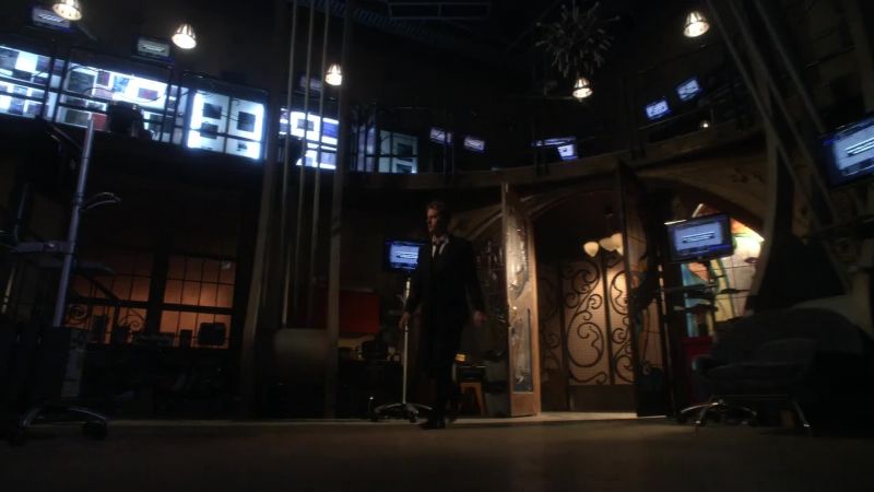 Oliver: Activate computer monitors