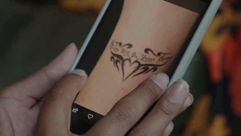 Olivia, can you describe Tom's tattoo to me?