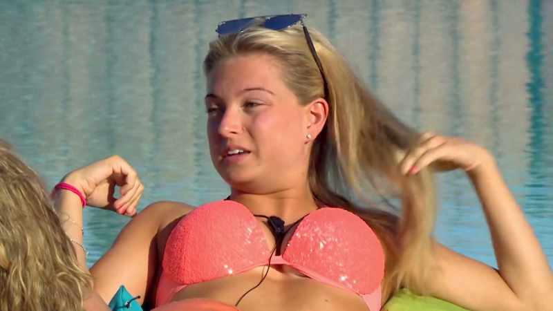 �OLIVIA: It's hard. ‐It's a hard one, isn't it?