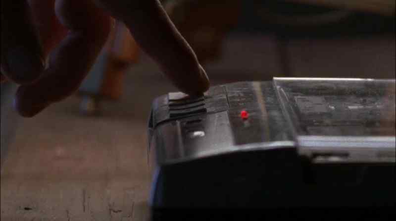 (ON ANSWERING MACHINE) Hi, Jesse. It's Jenn