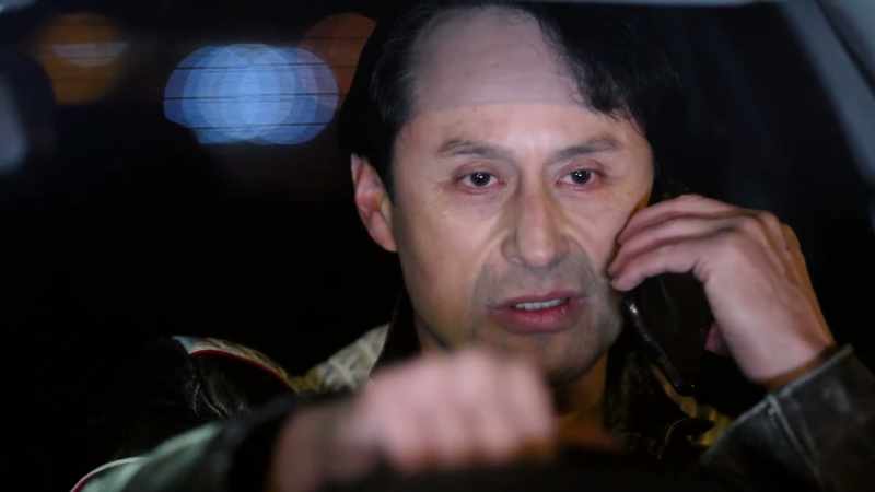 [ON PHONE] I'm going to cut your mouth!