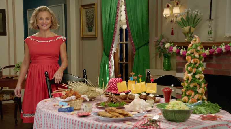 On the bow, we have a captain's-wheel-size platter