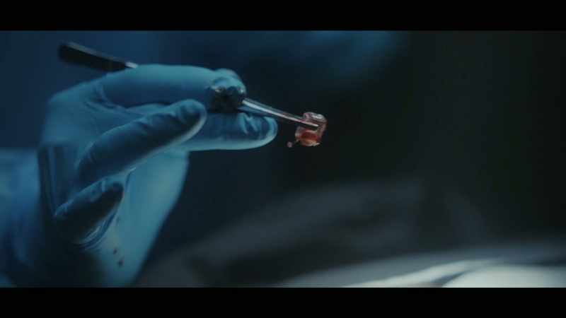 One earpiece communicator
