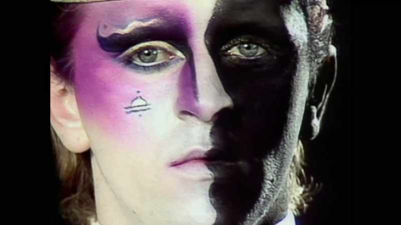 �� One man on a lonely platform ♪