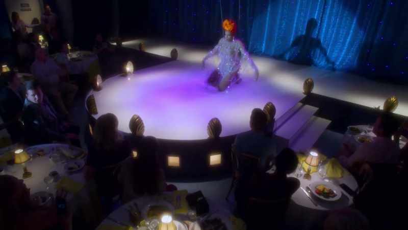 �� One, two, three One, two, three, drink... ♪