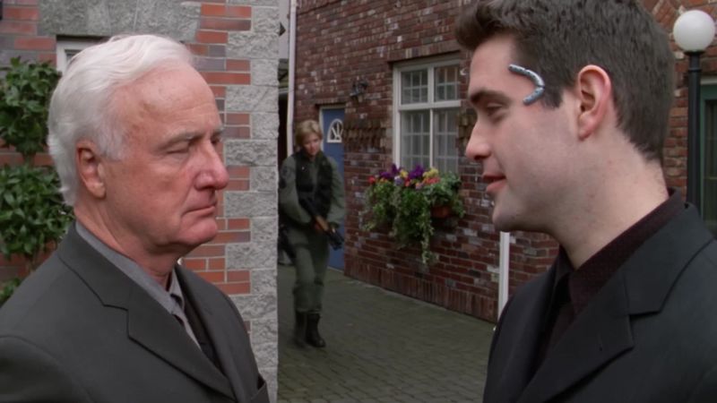 (O'Neill) Carter, what's your status? - I'm on my way to the control room