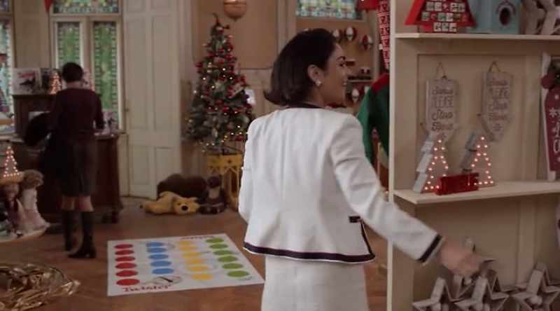 Ooh! It's a mat with... large colored circles