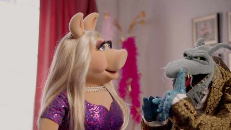 Ooh, Piggy, you are working this top
