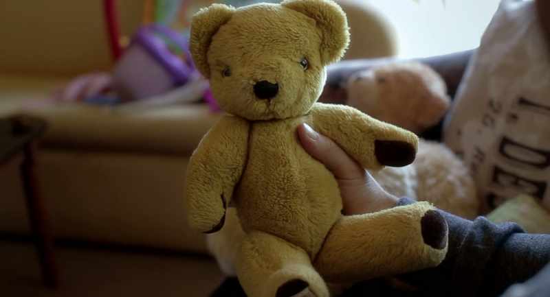 Ooh. (woman laughing)