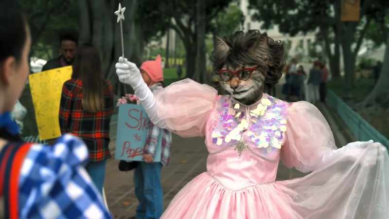 � Ooh, wow! ‐ [Cat Lady chuckles]