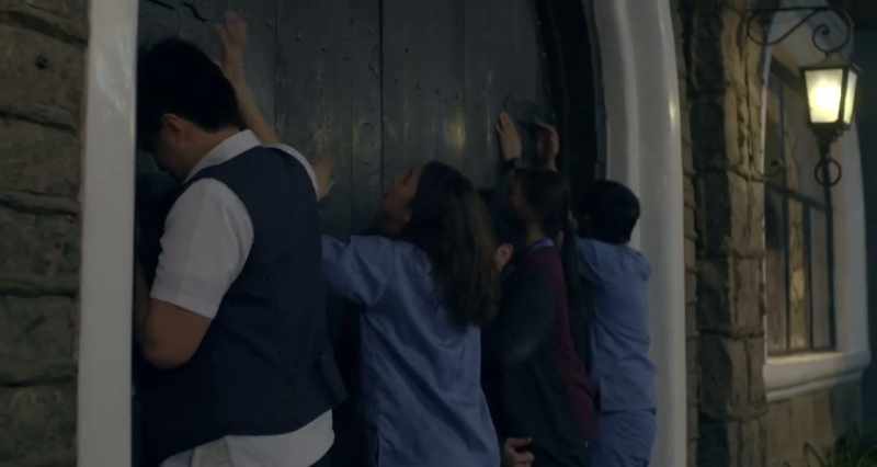 Open the door! -Please!