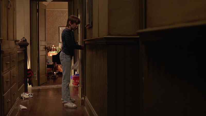 Open the goddamn door, Dylan. - It's locked