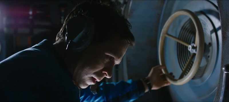 Open the porthole a crack. - Opening