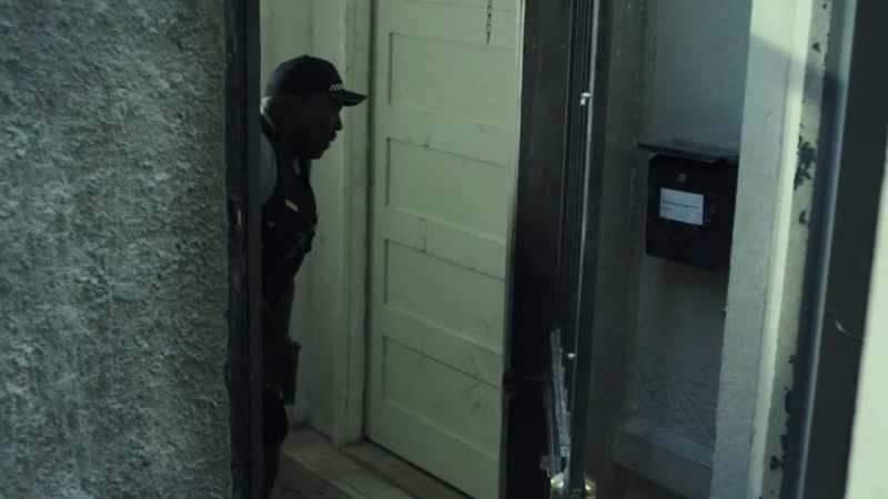 Open up! 'Cago PD!