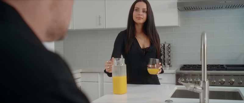 (orange juice pouring)