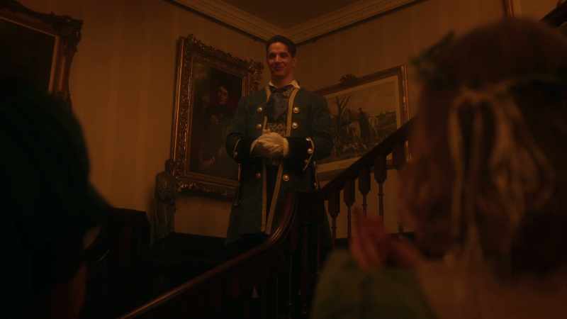 �� [orchestra plays waltz]♪