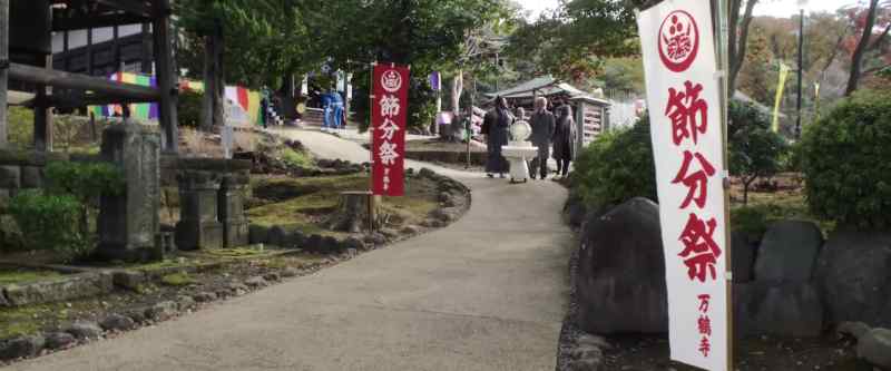 [organizer, in Japanese] And most importantly, please avoid