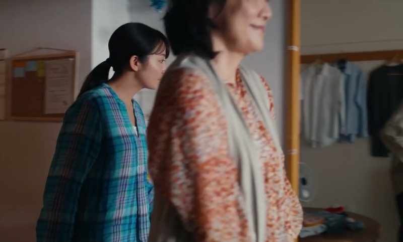 Osawa-san, can I take your hat? - Yes