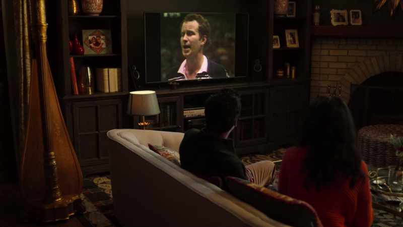 [over TV] Answer my question! The question, jerk!